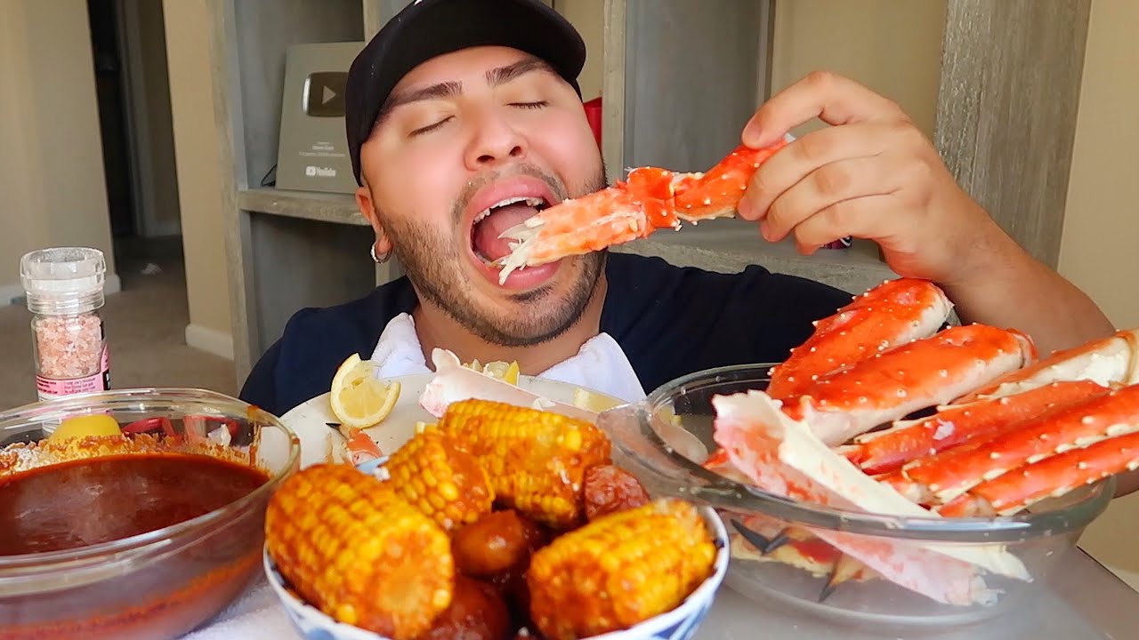 King Crab Seafood Boil MUKBANg w/ Bloves sauce - YouTube