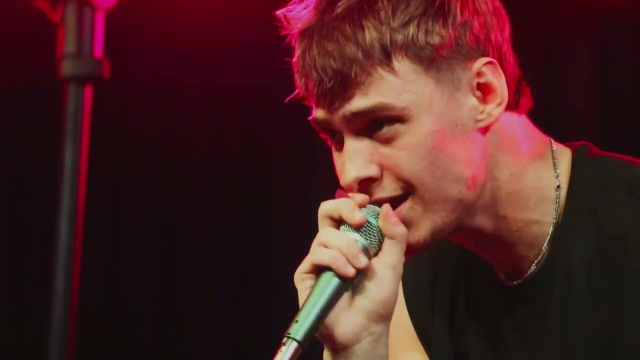 This Love - Maroon 5: @Amicis Pizza and Grill