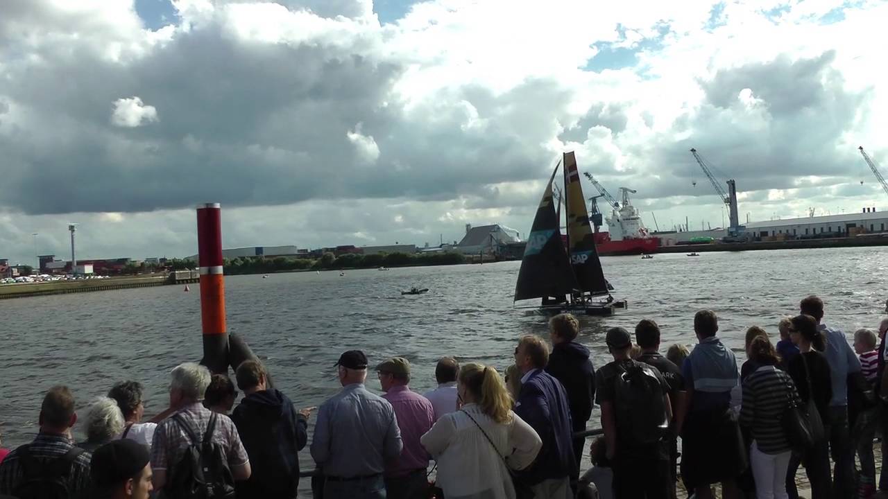 Zuschauer in Hamburg bei der Extreme Sailing Series