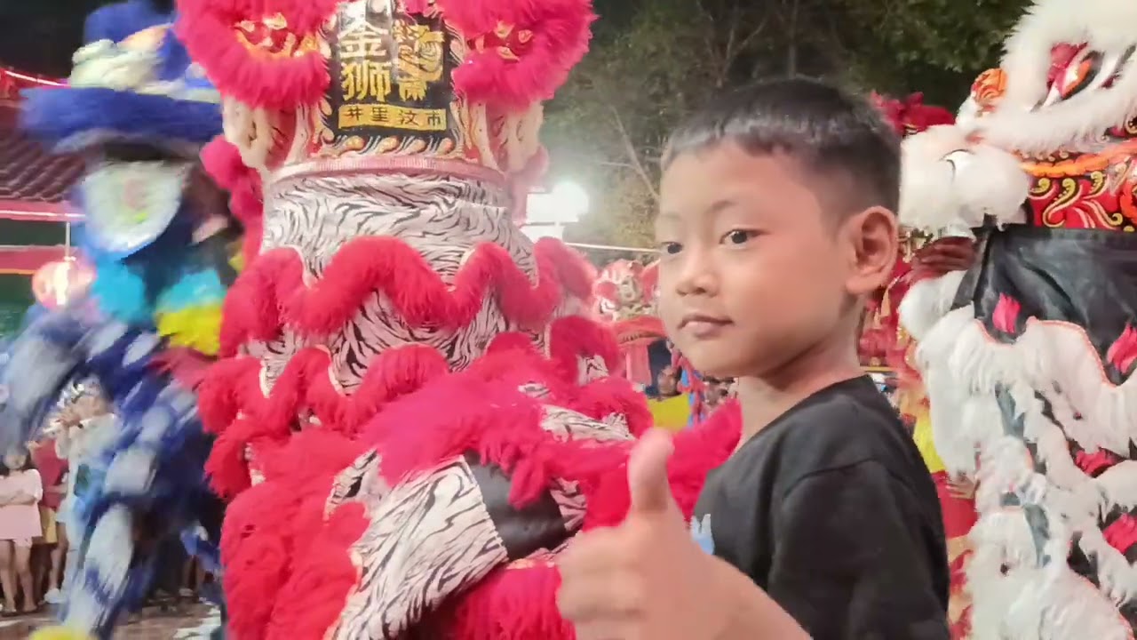 Masih di nonton barongsai di Klenteng Talang Kota Cirebon