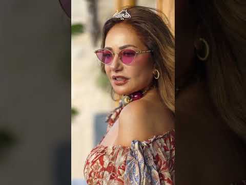 ليلى علوي تستعرض رشاقتها على البحر في جزيرة ميكونوس اليونانية 