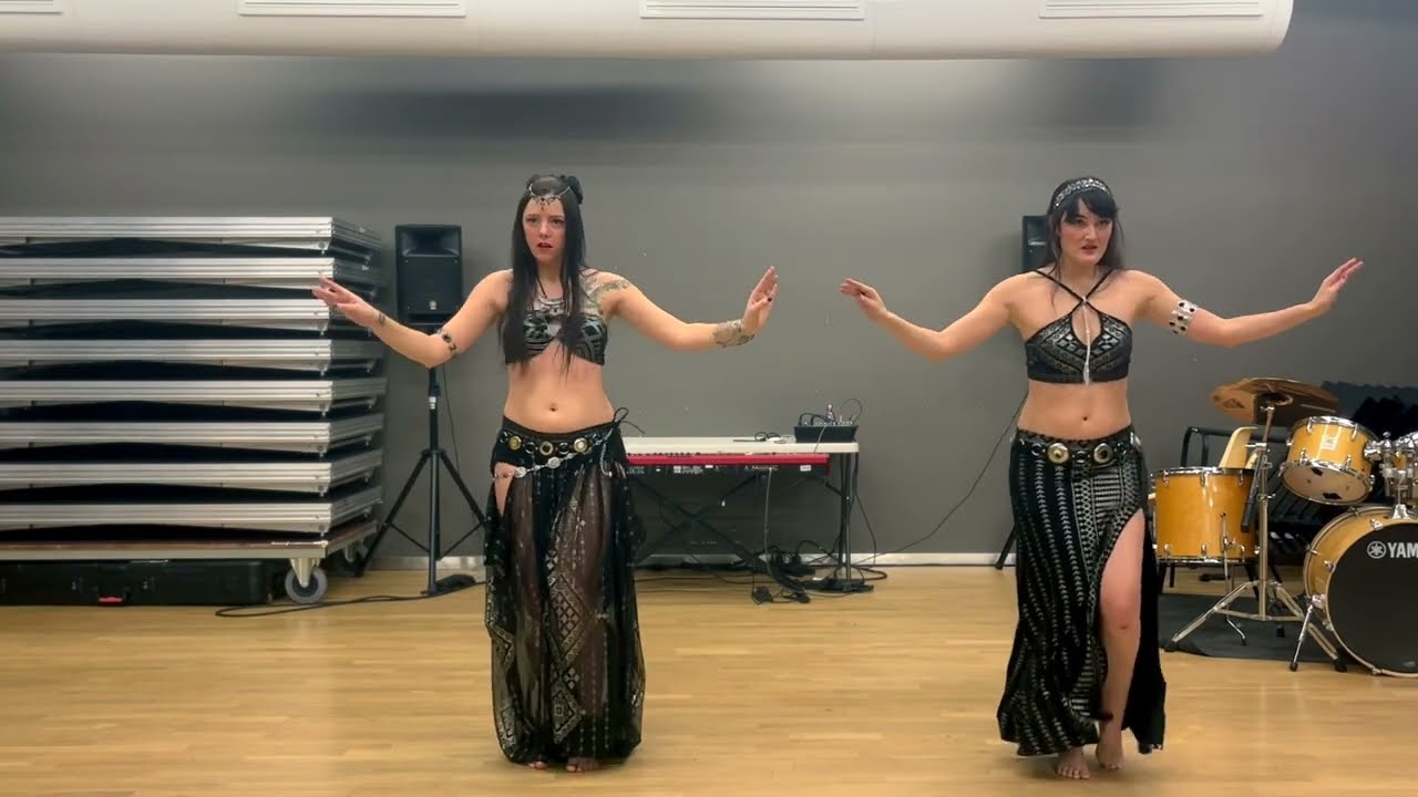 Ysïa & Fanny dancing a Rachael Redfern Choreography