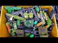 Weapons Box of a Special Unit of the Military Army! Realistic Pistols And Rifles Ready For Attack!!