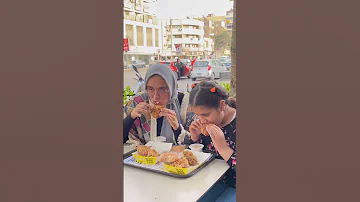 اختي خلتني اغسل المواعين في المطعم بسبب انها طلبت حاجات كتير 
