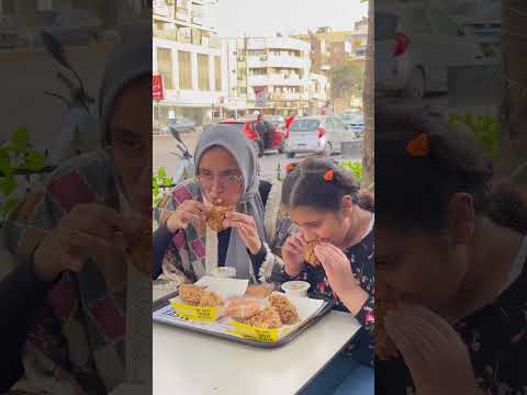 اختي خلتني اغسل المواعين في المطعم بسبب انها طلبت حاجات كتير