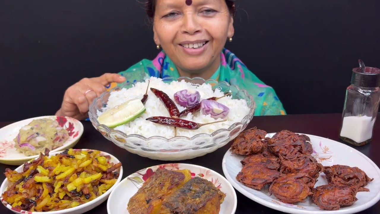 22BIGBITES, EATING PANTA VAT(WATER RICE)WITH PEYAJI, KATLA FRY, BEGUN VORTA, ALU VAJA।।