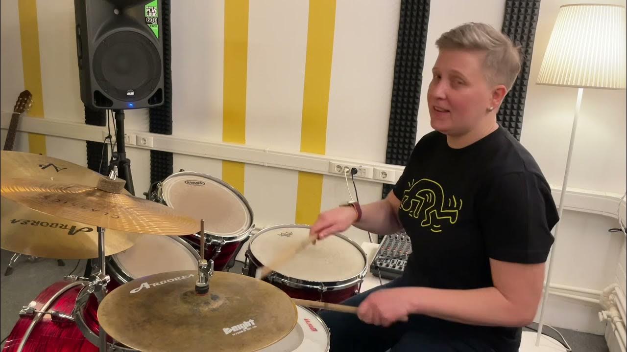 группа машнинбэнд. фестиваль кавер групп. бой песни айовы бьет бит на гитаре. бита каверов. кавер группа cover band.