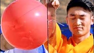 Shaolin monk pierces glass with a needle | Шаолиньский монах пробивает стекло иголкой