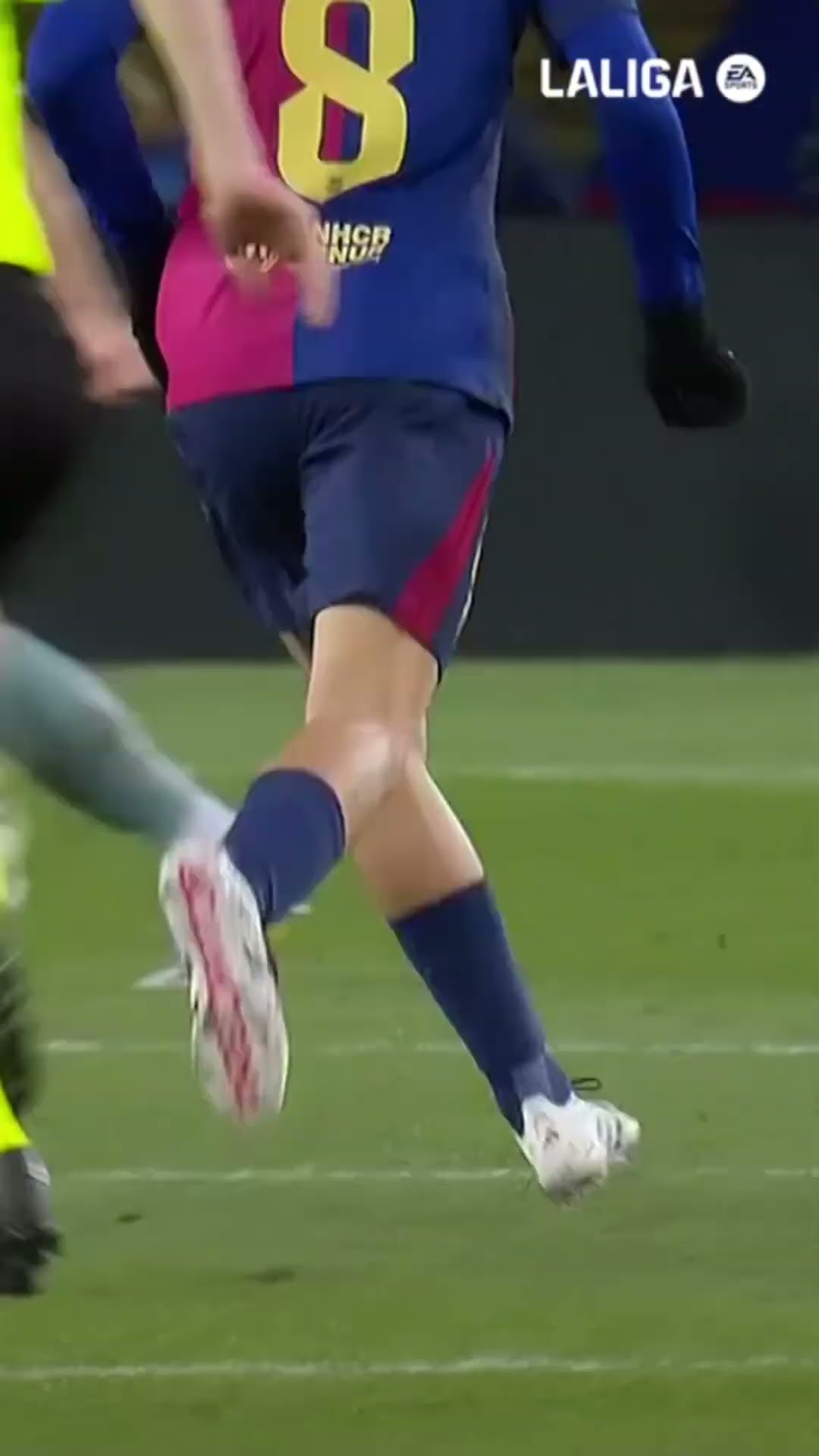 Rapha hits the post! ? #fcbarcelona #shorts #laligahighlights