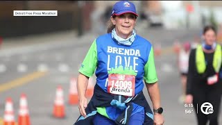 Marathon runner gives medal to doctors who helped her get back to health