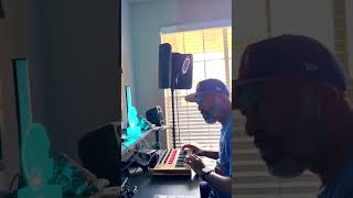 Making a chill west coast beat on Maschine Mikro using Player VST 2 #maschine #westcoasttypebeat