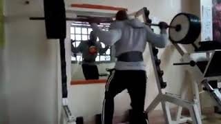 200kgs squatting workouts