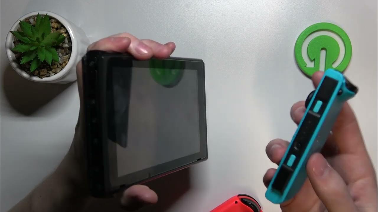How to Plug or Remove Joycons in Nintendo Switch? YouTube