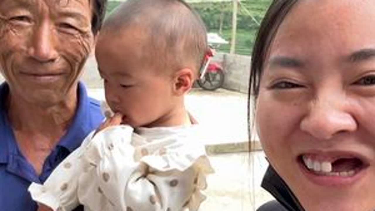 顾孩子就没办法挣钱，挣钱就没办法顾孩子，人生这道选择题，无论怎样选都是遗憾。我走的路不平坦，内外兼顾都是我自己。除了勇往直前，我并无他法。#励志 #小米米的日常 #单亲妈妈 #宝妈 #创业vlog