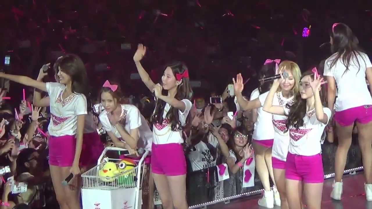 [FANCAM] 131012 SNSD Singapore Concert Girls & Peace 2013 - Twinkle, Ending