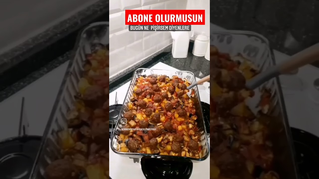 Fırında köfte yemeği Bugün ne pişirsem diye düşünenlere fikir olsunbirde yanına pilav çok güzel olur Fırında köfte yemeği Bugün ne pişirsem diye düşünenlere fikir olsunbirde yanına pilav çok güzel olur