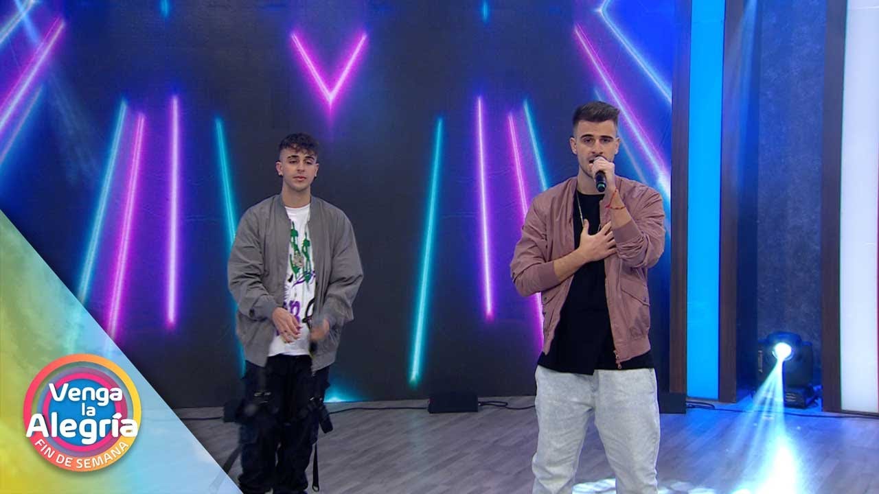 Adexe & Nau cantan su éxito 