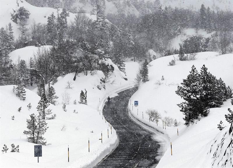 Un temporal de lluvia, nieve y oleaje pone en alerta 29 provincias
