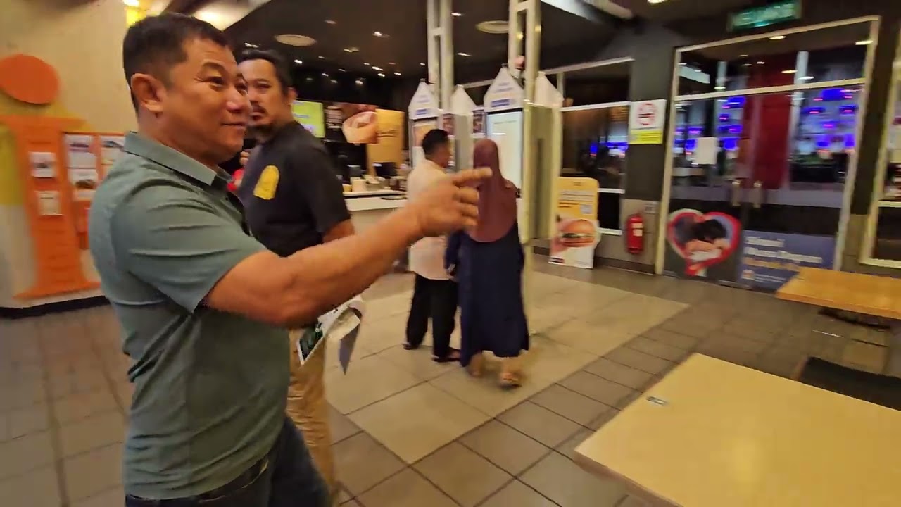 മലേഷ്യ കാരനായ ചൈനീസ് എന്റെ സുഹൃത്ത് ഒന്ന് കേട്ട് നോക്കൂ....