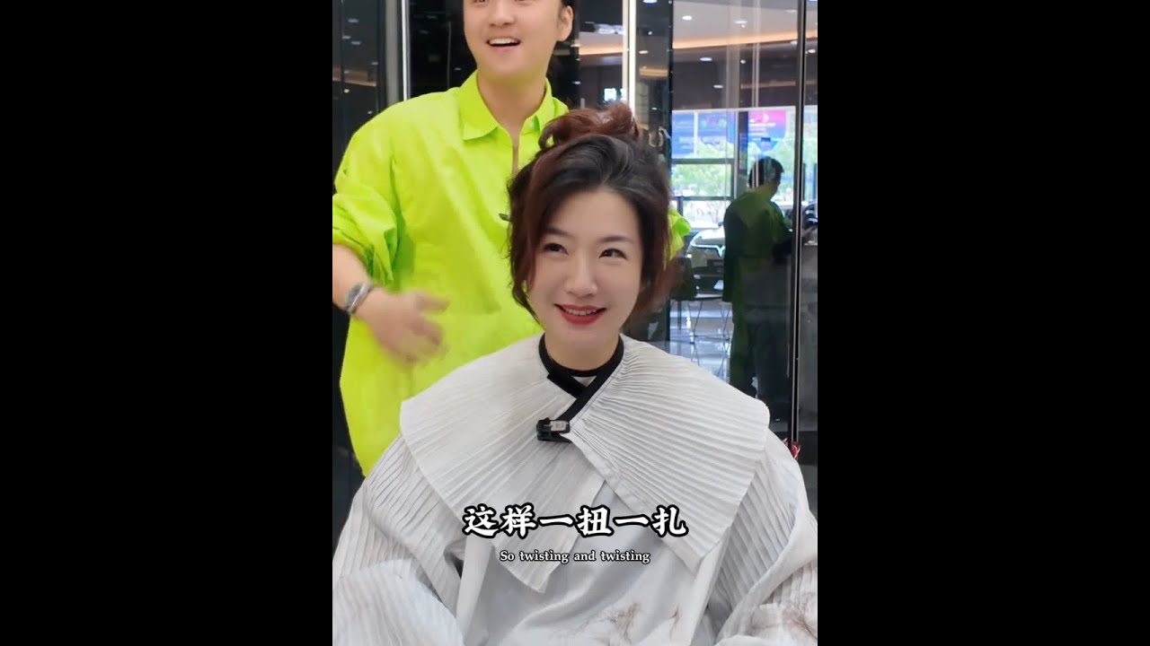 40岁神似明星陈慧琳气质姐姐驾到！冻龄感秘诀11分钟首次公开发型课里！手把手拆解「侧颜刘海黄金剪裁法」+「居家胎毛刘海零失误教程」，剪发前必看的「沟通 试型」双保险法则大公开——干发精剪试型让效果眼见