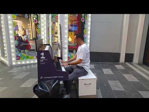 dr-dre-and-tupac-shakur-piano-medley-in-liverpool-one-performed-by-christopher-scamp