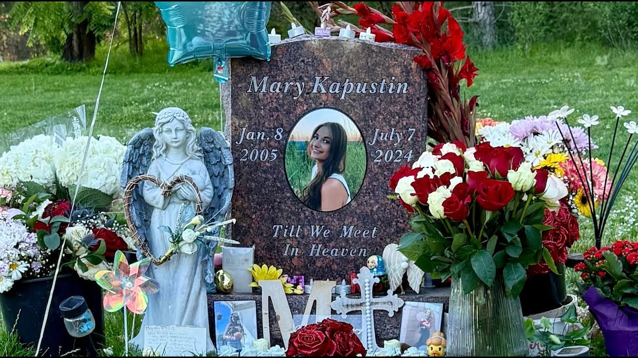 Посетили могилку Маняши