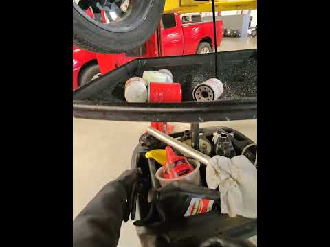 Just another oil change here at Nissan #tiktok #reels #mechanic #viralcontent #nissan #oilchange