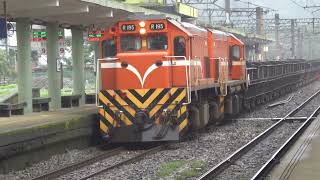 02/13/2022 台鐵 7530次 石灰單元貨列 本務R195+188柴電機車 雙溪鳴笛通過 / TRA EMD G22-CU-2s leading ballast hoppers