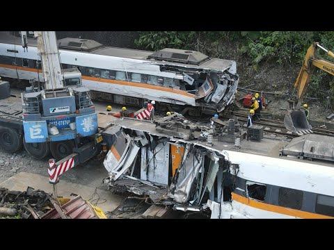 Taiwan salvage teams