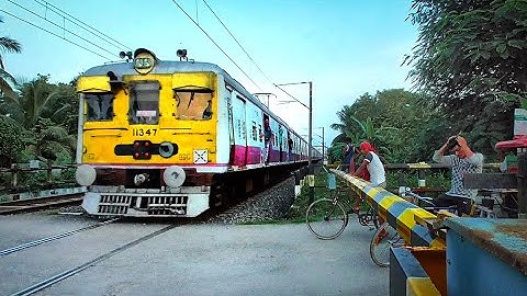 Old Conventional honking EMU Train Skip Busy Railgate | Back to back Speedy Trains at level crossing