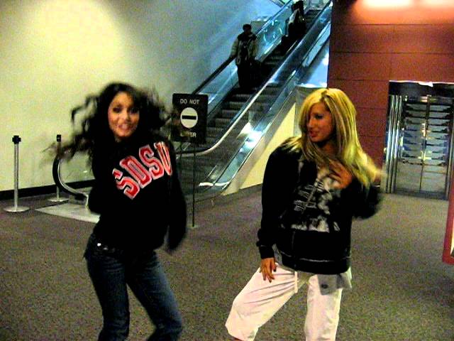 Ashley Tisdale - Ashley Tisdale and Vanessa Hudgens singing Wind It Up (Gwen Stefani cover)