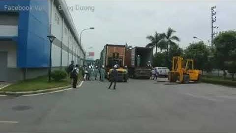 Chuyên xe nâng, xe cẩu. Rút container. Vận chuyển máy móc hàng hóa. Cho thuê xe nâng, xe cẩu..