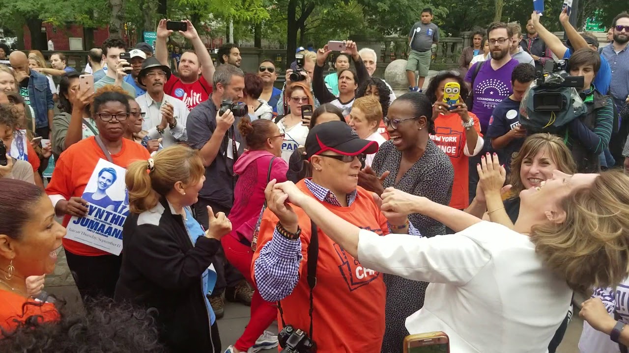 Cynthia Nixon and Alexandria Ocasio-Cortez salsa dancing - YouTube