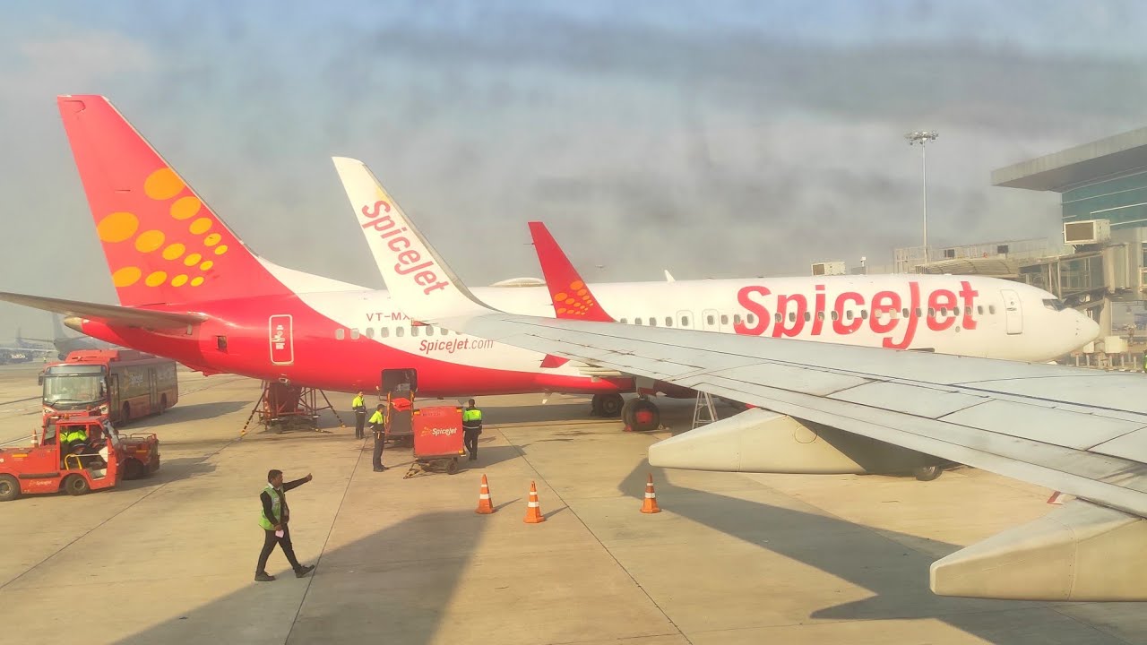 SpiceJet Boeing 737 landing at Delhi International Airport | IGIA