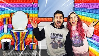 TRANSFORMAMOS NOSSO BANHEIRO EM FIDGET TOYS (Pop It) - Ga...