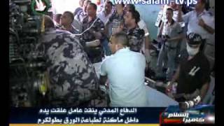 تلفزيون السلام ـ الدفاع المدني ينقذ عامل علقت يده داخل ماكنة لطباعة الورق بطولكرم 6ـ10ـ2011