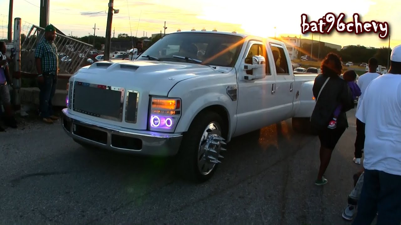 Custom White Ford F 350 Dually On 24 Wheels The Interior