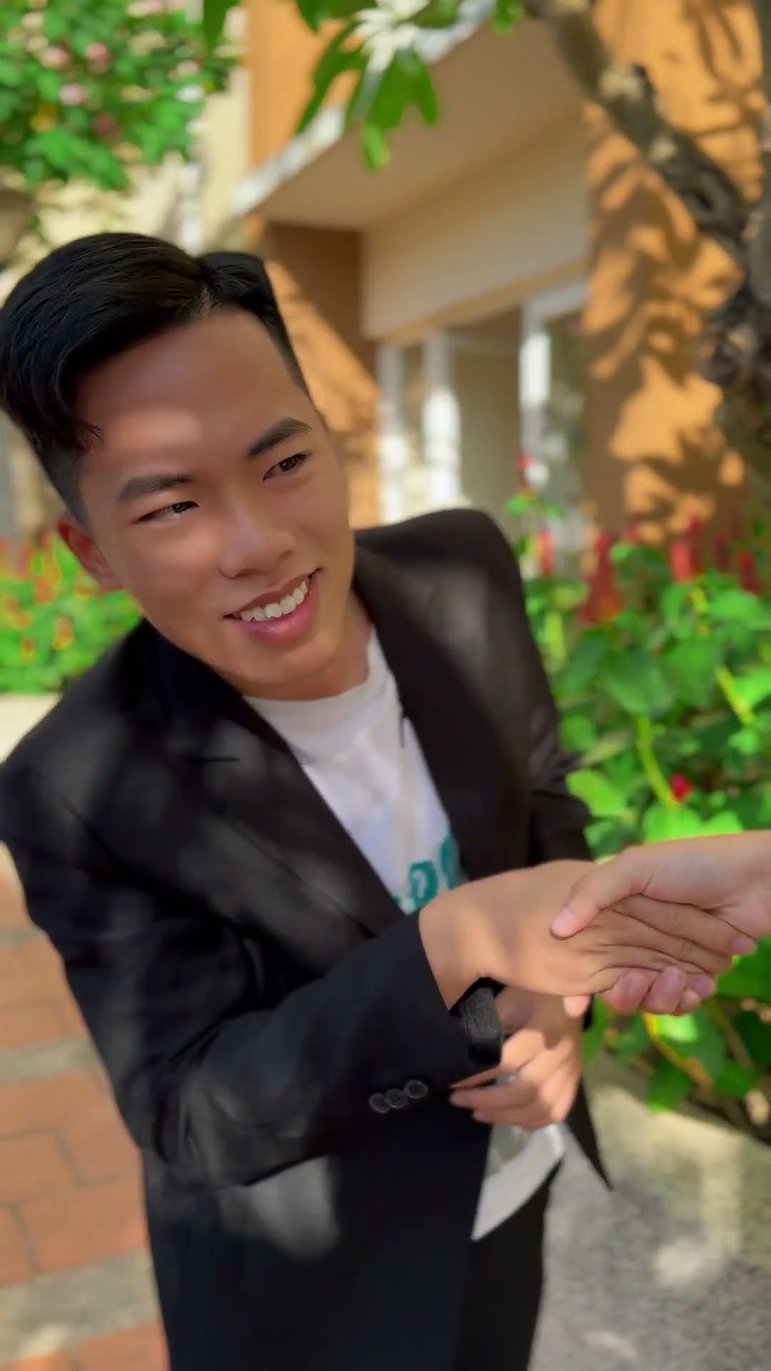 LNS - Cậu bé nghèo trở thành tổng tài || homeless boy becomes rich ? #shorts