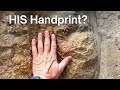 بصمة يد يسوع  أثران يحفظان لمسته سمعها
