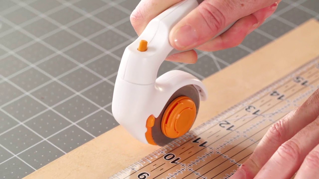 How to Use, Clean, and Change Blades for the Martelli Ergonomic Rotary  Cutter 