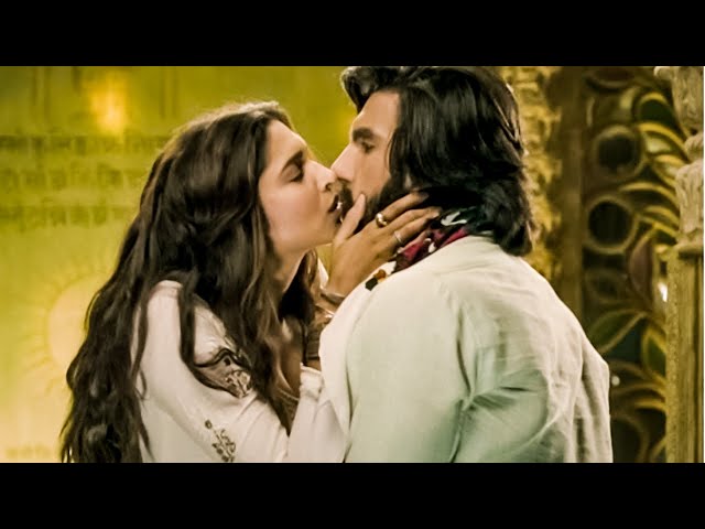 Cute Kiss between Deepika Padukone & Ranveer Singh | Goliyon Ki Rasleela  Ram-Leela - YouTube