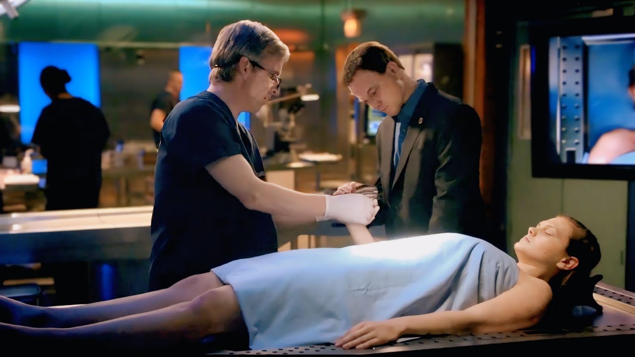 طالبة مقتولة جوة مدرسة وبصمات القاتل علي جسمها وصدمة أما بيكتشفوا حقيقته ودافع جريمة واللي حصلهاCSi