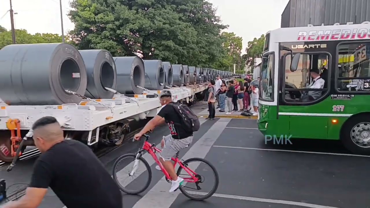 TREN CARGUERO BOBINERO NCA EN RETIRO LOCOMOTORA ALCO RSD 16 8272 ALCO RSD 16 8239 TRENES ARGENTINOS