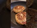 右左どっち？選んだ食材で料理して最強のハンバーガーを作る！#shorts