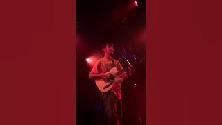 Rex Orange County performing (live) “No One” by Alicia Keys in Berlin