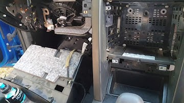 Radio Removal Guidelines for Commodore VE