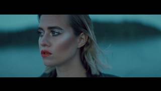 Video thumbnail of "EMMA SMETANA - CAN'T GIVE YOU UP (Official video)"