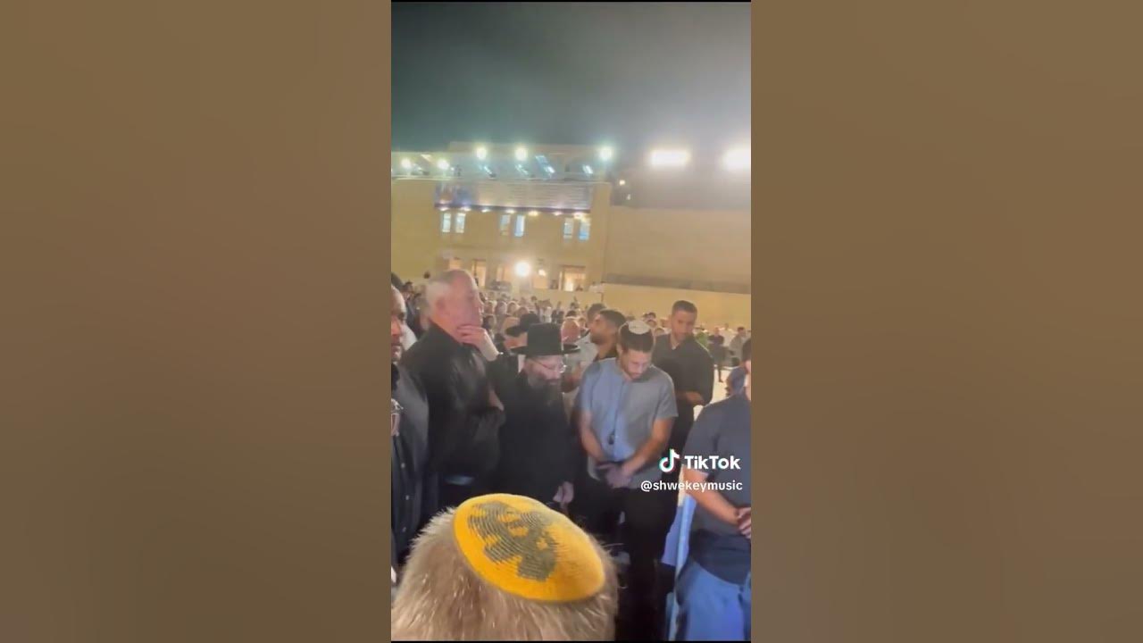 yaakov shwekey singing and remembering all we lost π in the war with gantz yaakov shwekey singing and remembering all we lost π in the war with gantz