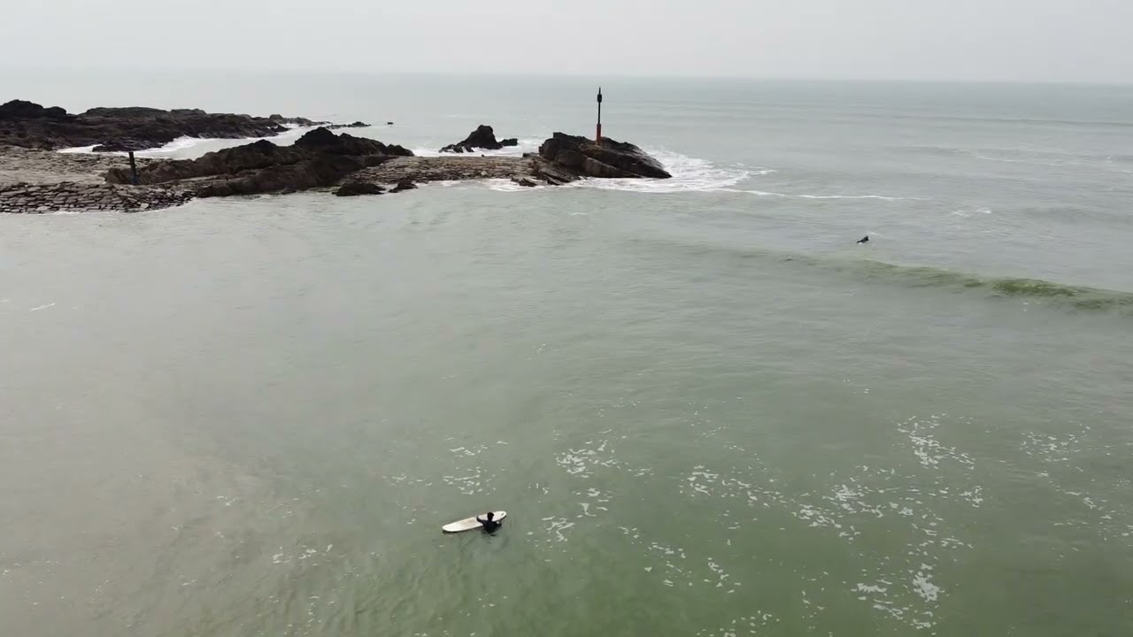 Surfing Swimblers! in Bude drone footage