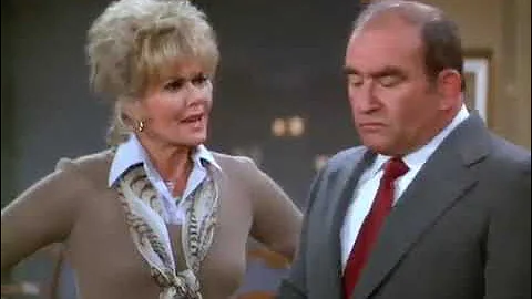 The Mary Tyler Moore Show S6E19 Menage-a-Lou (Janu...